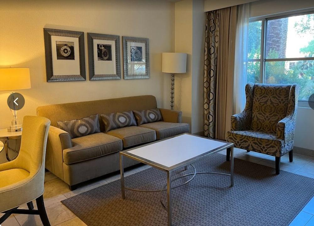 Living Luxe at Las Vegas photo 2