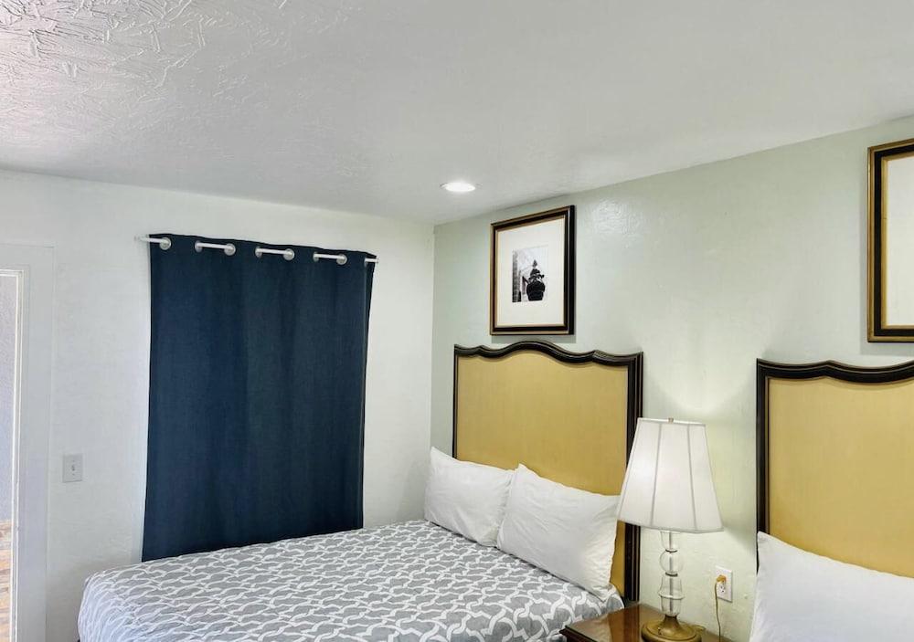 Siesta Inn photo 15