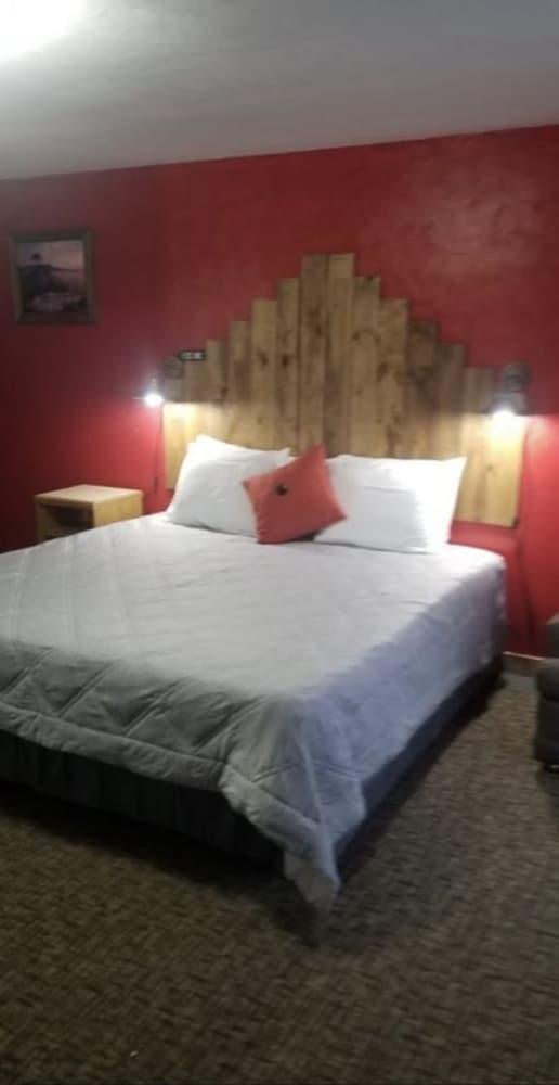 Tri-States Wood Inn photo 2