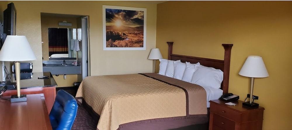 Rodeway Inn Concord - Kannapolis photo 5