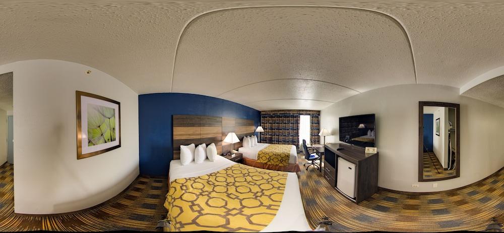 Baymont by Wyndham Addison photo 6