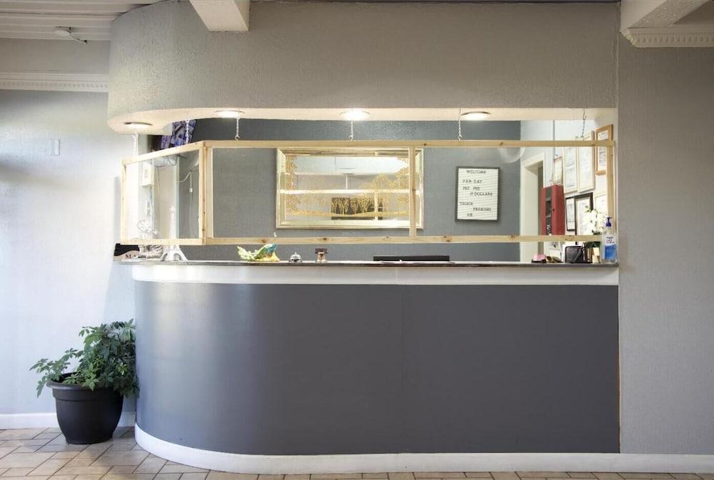 Travelers Inn photo 22