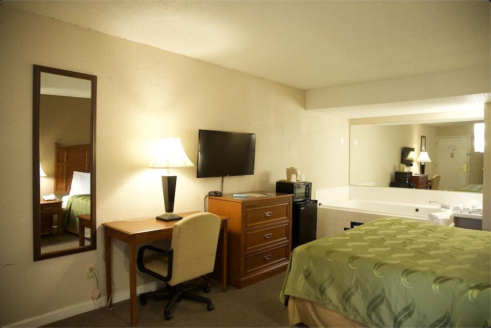 Travelers Inn photo 31