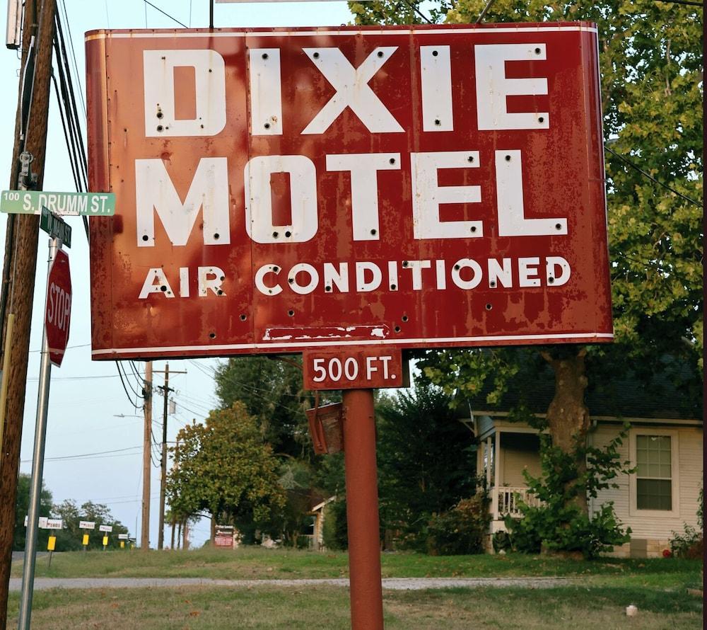 The Dixie Motel Brenham photo 46