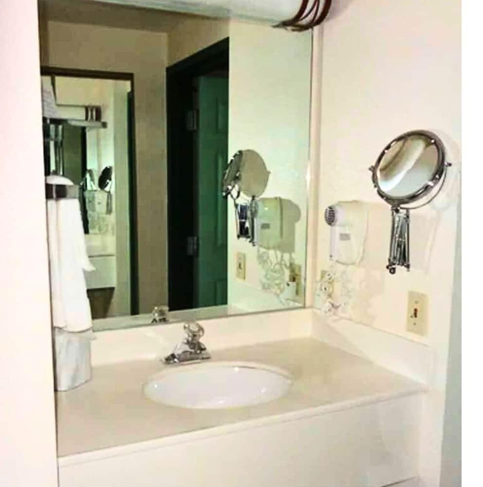 Allure Suites photo 14