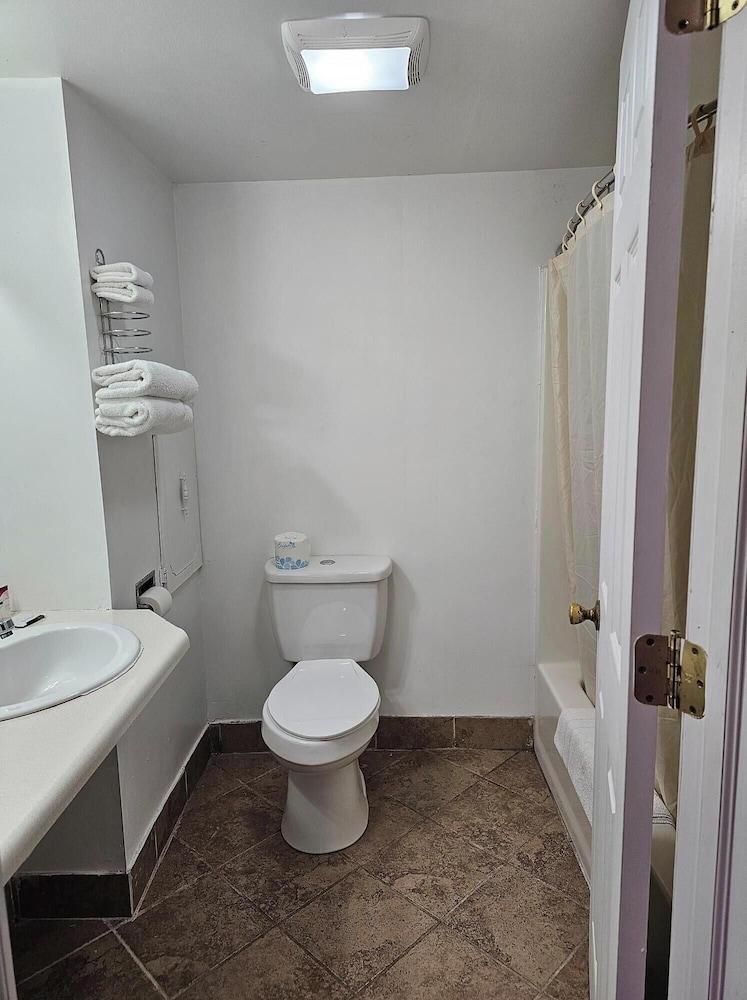 OYO Hotel Starlite Seneca Falls photo 38