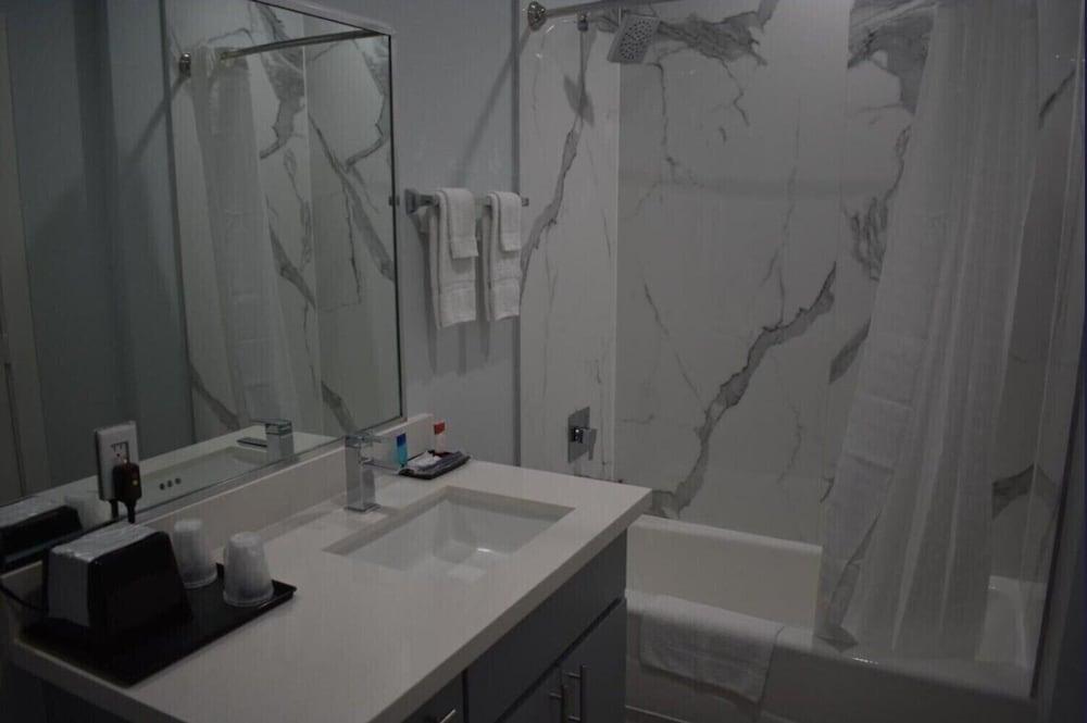 Hotel Royale IAH Airport North Houston I-45 photo 2
