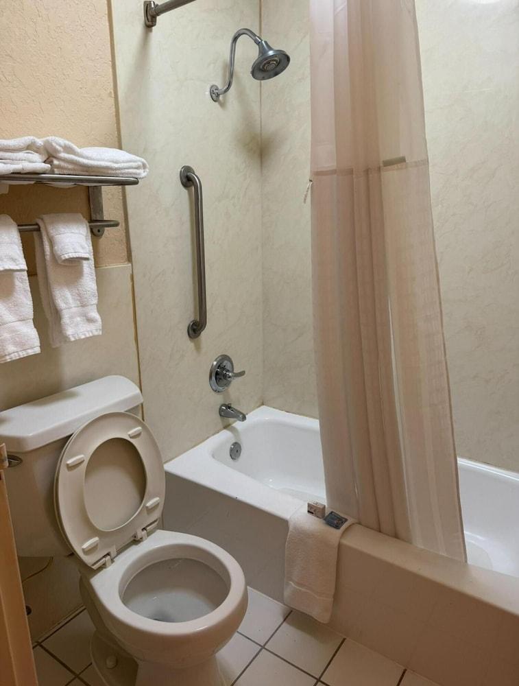Quality Inn Harriman photo 20