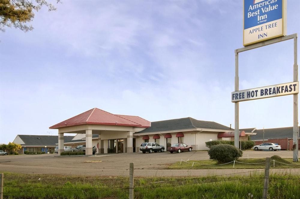 Americas Best Value Inn Forest — hotel in Forest