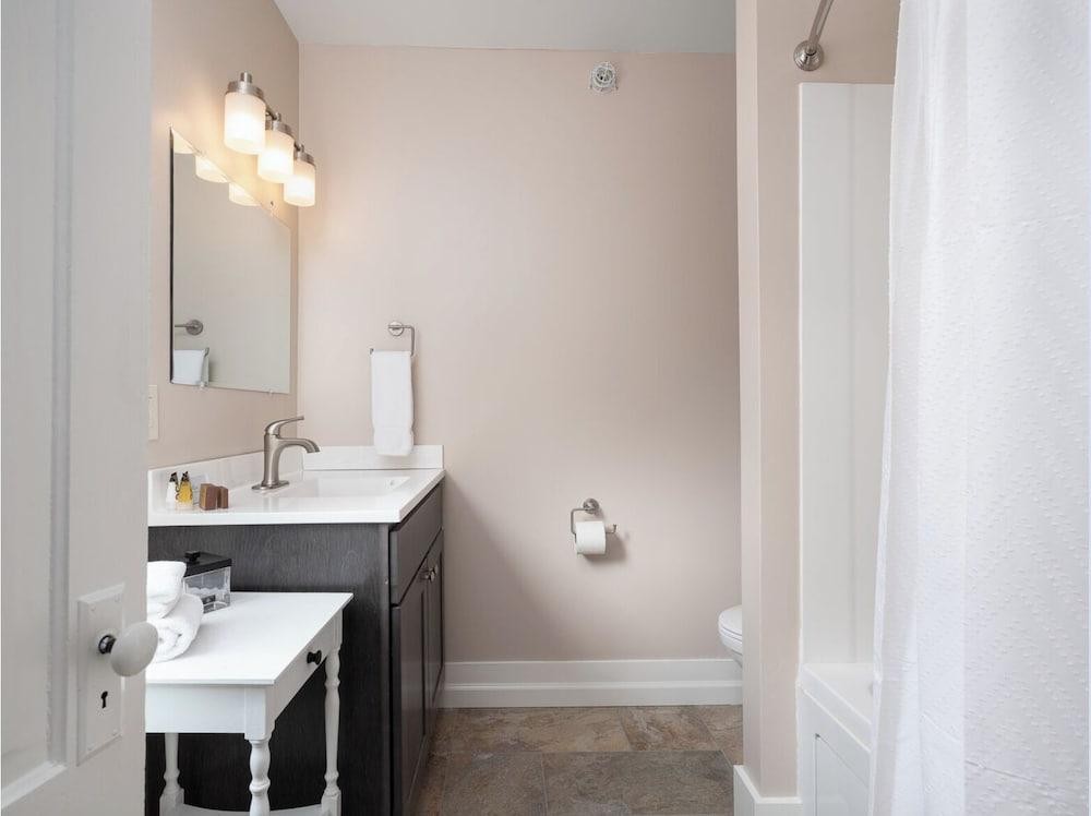 TuckAway Suites at East Branch photo 36