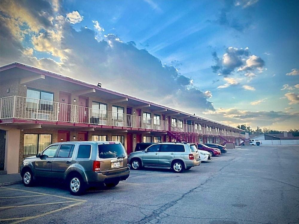 Parkway Inn photo 9
