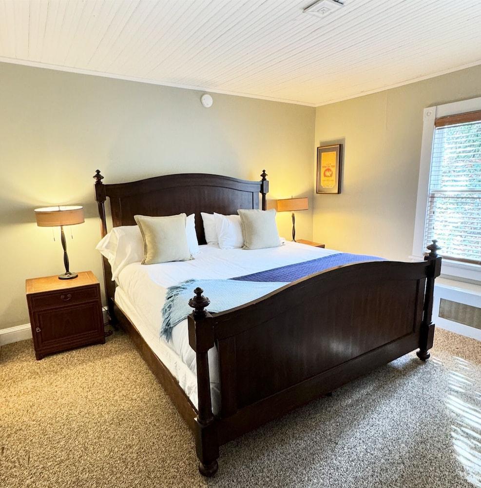 The Inn at Gristmill Square photo 47