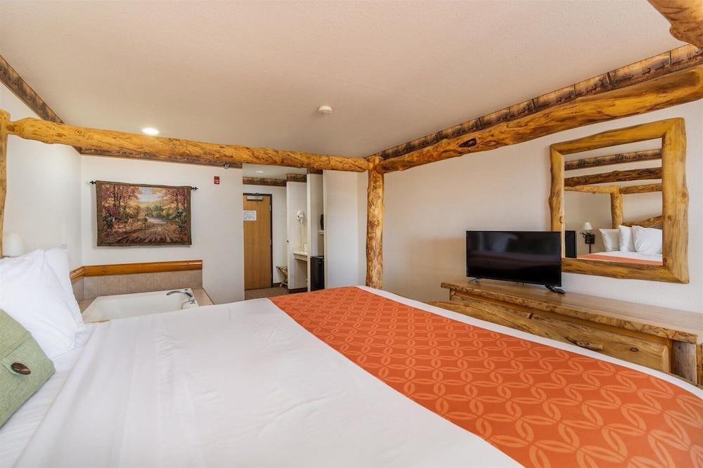 Grand Bear Resort at Starved Rock photo 13