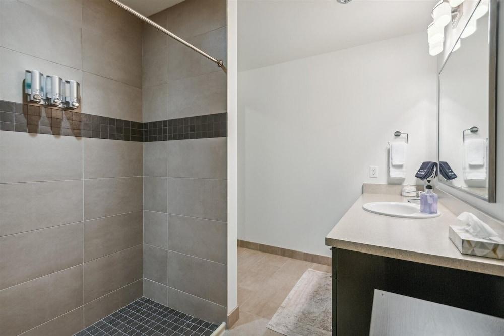 Violet Suites PDX photo 99