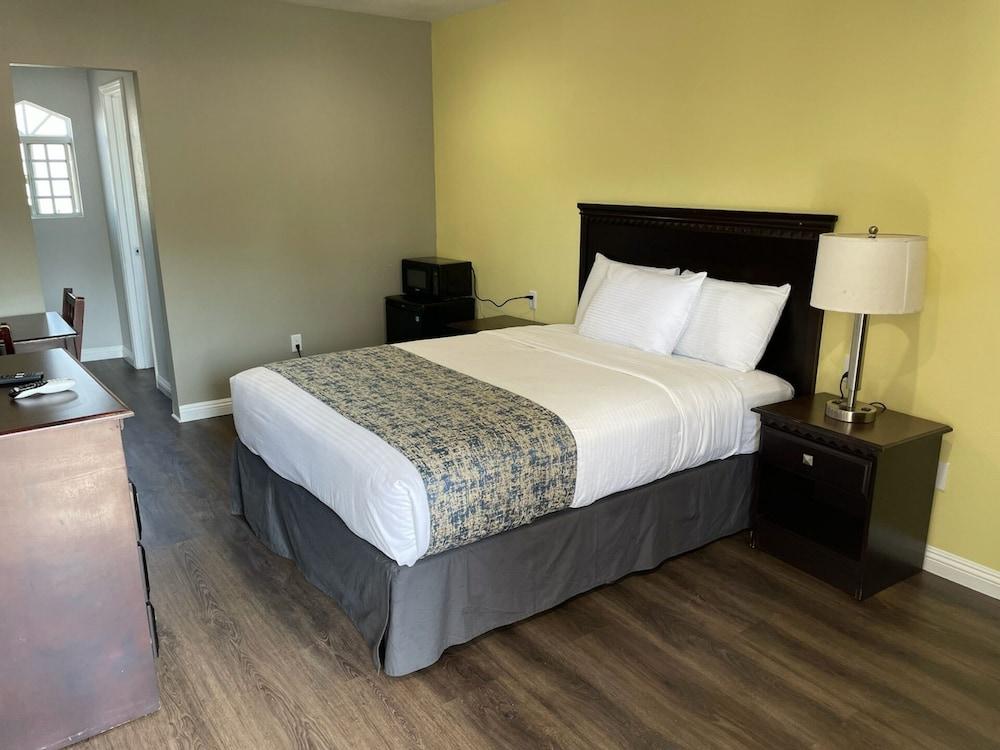 Oak Tree Inn photo 5