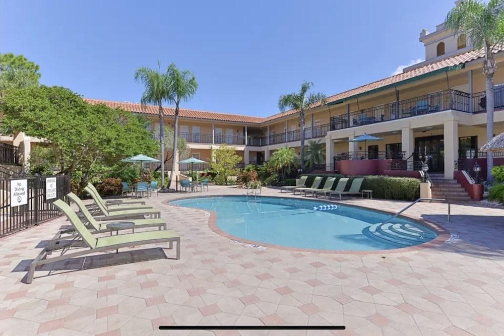 Red Roof Inn PLUS+ & Suites Tampa photo 28