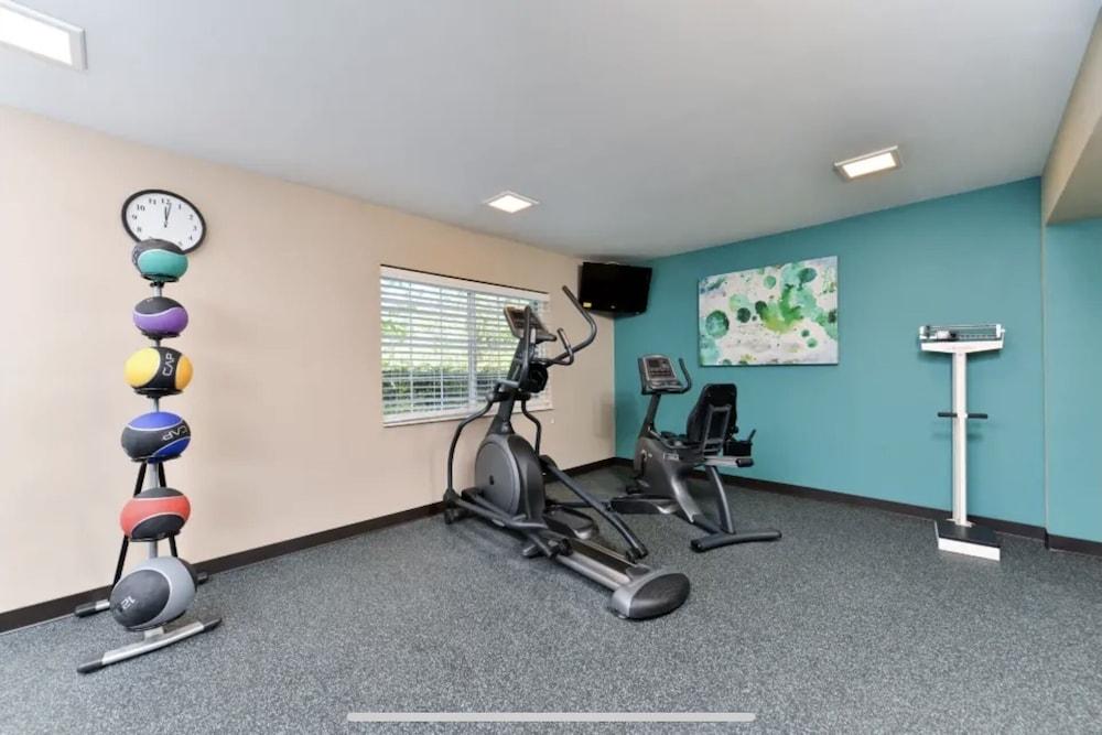 Red Roof Inn PLUS+ & Suites Tampa photo 20