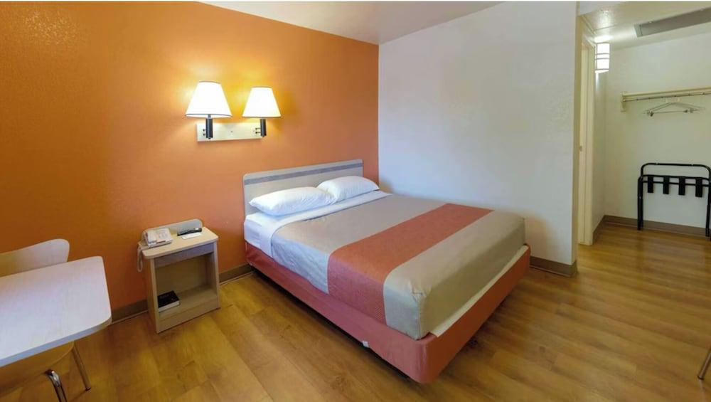 Shasta Vista Inn & Suites photo 27