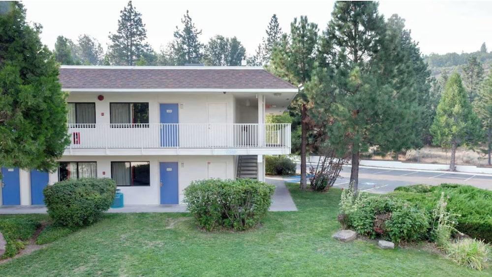 Shasta Vista Inn & Suites photo 2