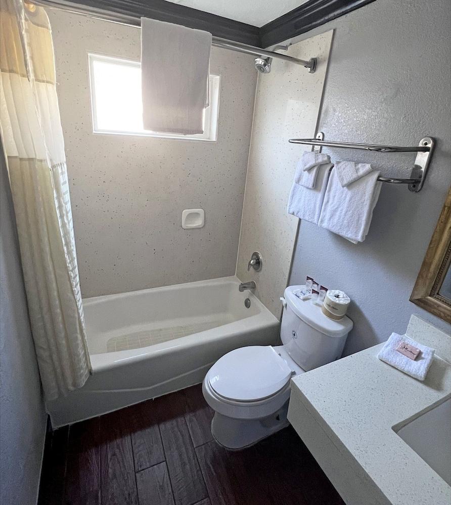 Anchorage Inn Lakeport photo 4