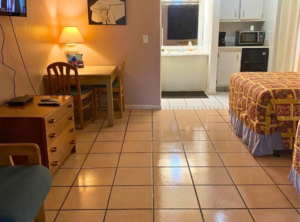 New Sungate Motel photo 9