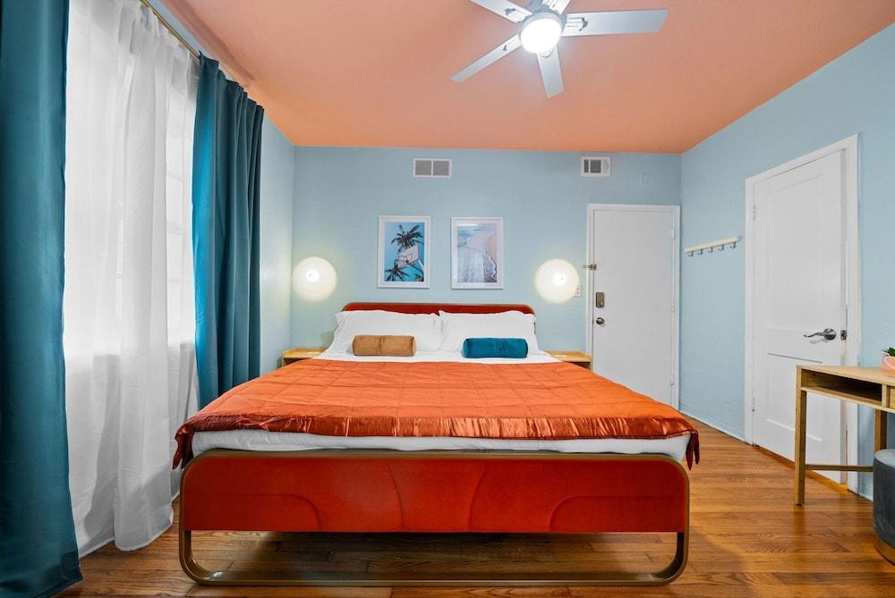 Blue Flamingo Suites photo 85