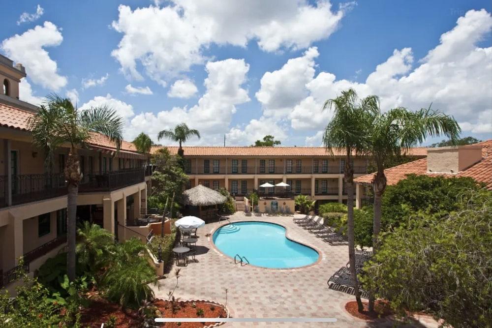 Red Roof Inn PLUS+ & Suites Tampa photo 19