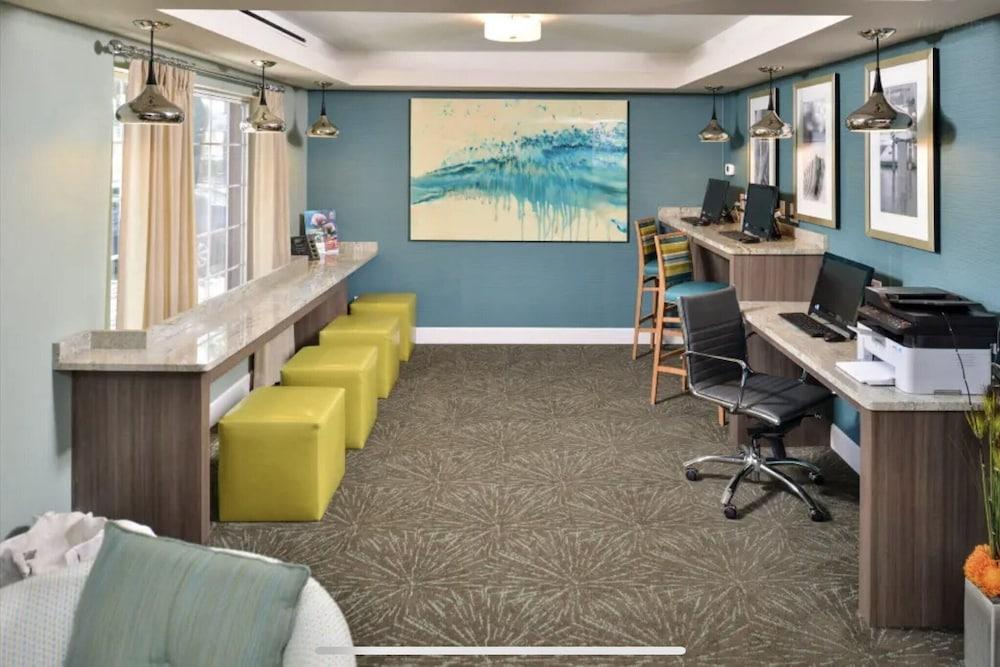 Red Roof Inn PLUS+ & Suites Tampa photo 27