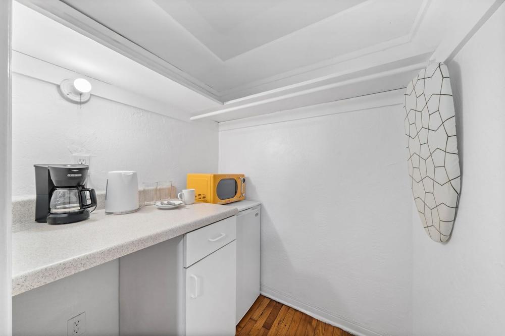 Blue Flamingo Suites photo 38