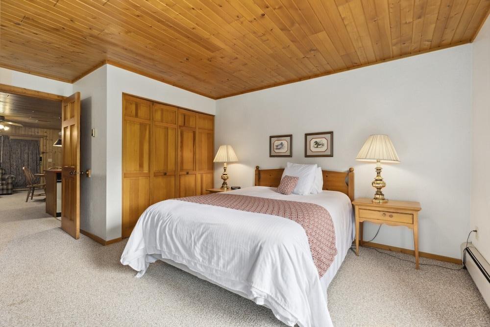 The Lodges at Breezy Point photo 5