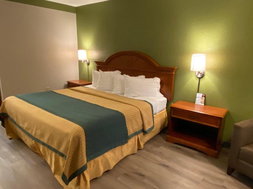 Cabarrus Inn photo 3