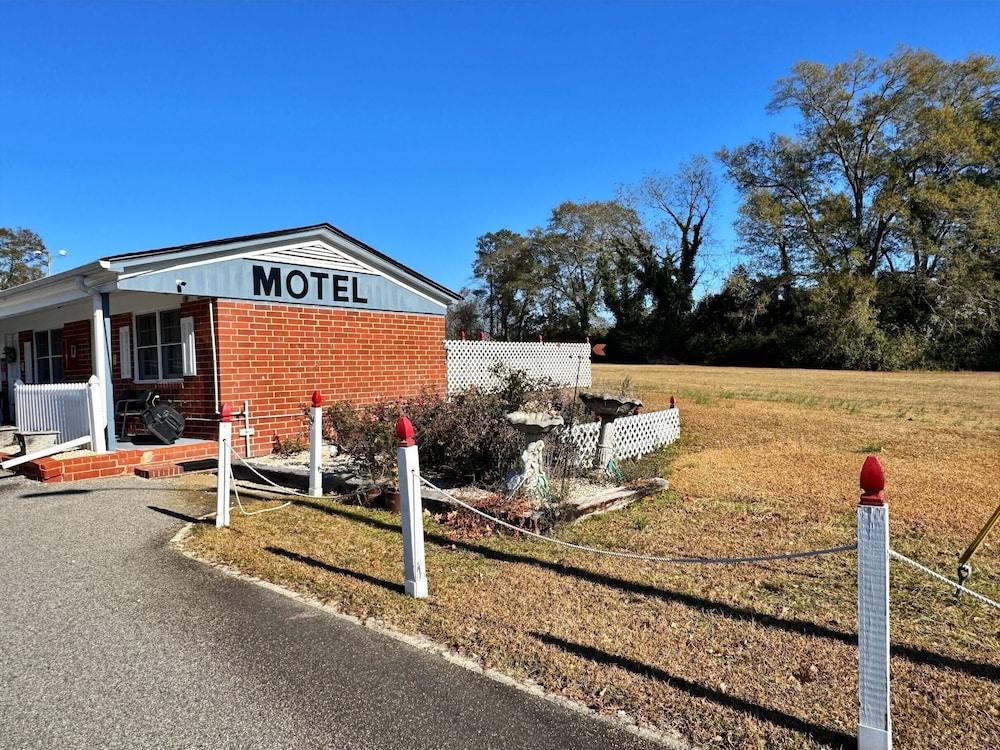 Chesterfield Hotel by OYO Hwy 9 photo 1