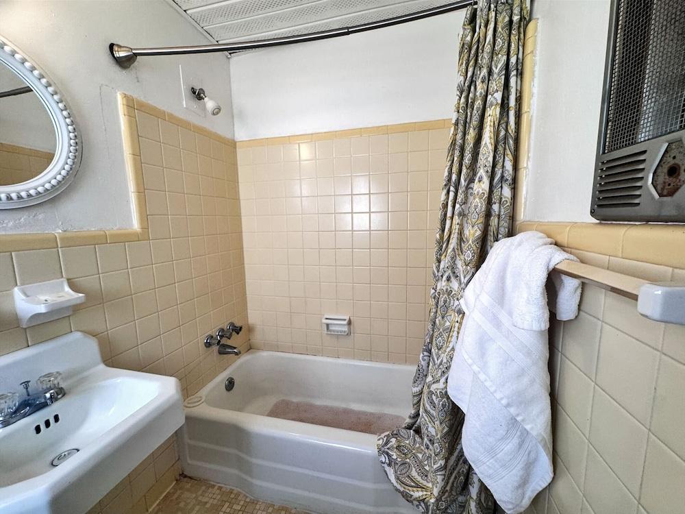Chesterfield Hotel by OYO Hwy 9 photo 6