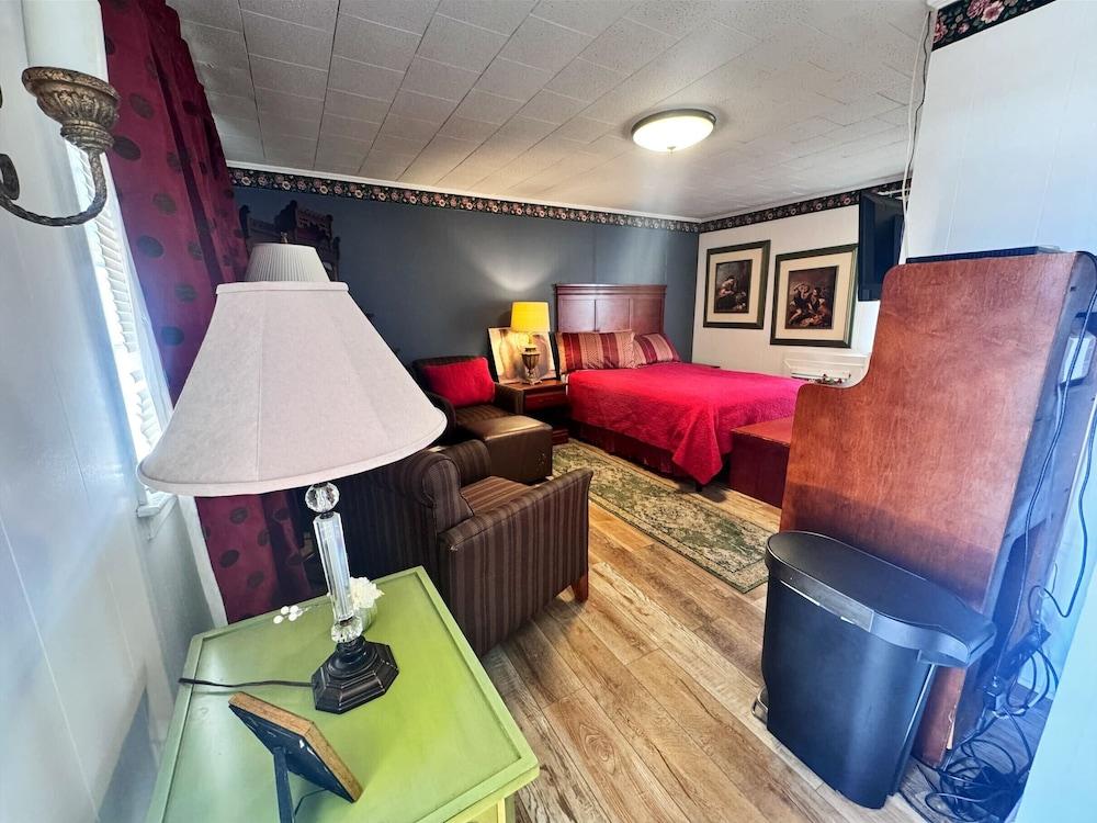 Chesterfield Hotel by OYO Hwy 9 photo 34