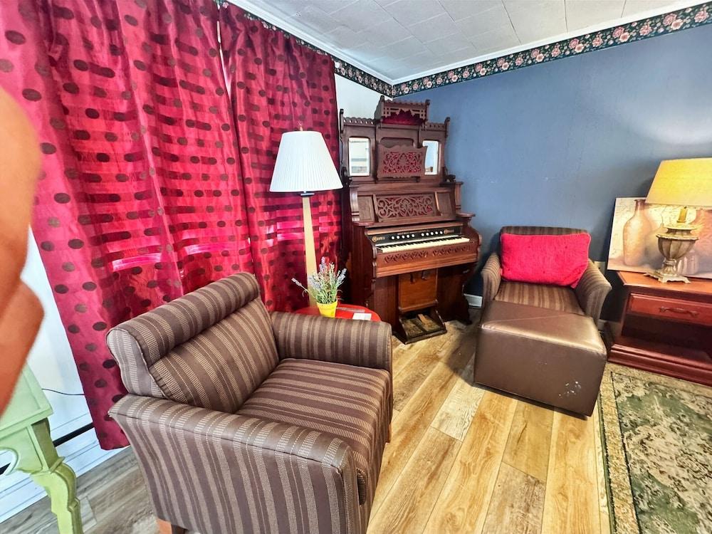 Chesterfield Hotel by OYO Hwy 9 photo 32