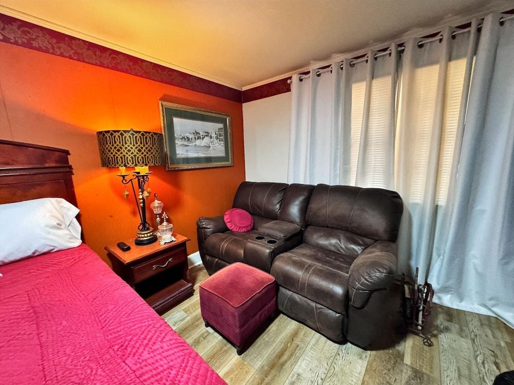 Chesterfield Hotel by OYO Hwy 9 photo 50