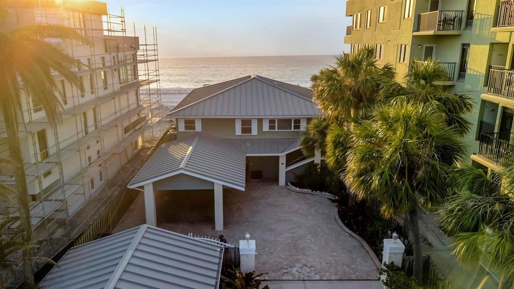 Stones Throw Beachfront Luxury Suites photo 94