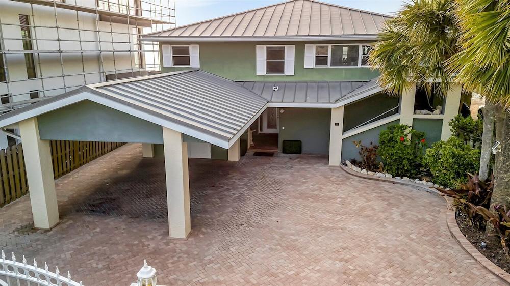 Stones Throw Beachfront Luxury Suites photo 82