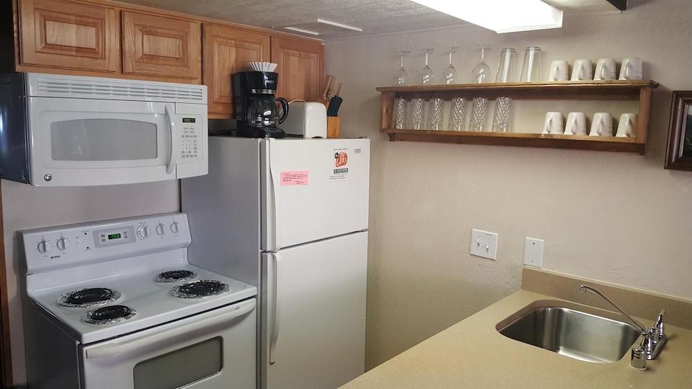 Auslander Condominiums photo 8