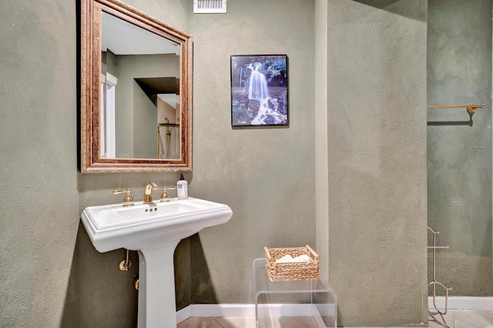 Stones Throw Beachfront Luxury Suites photo 67