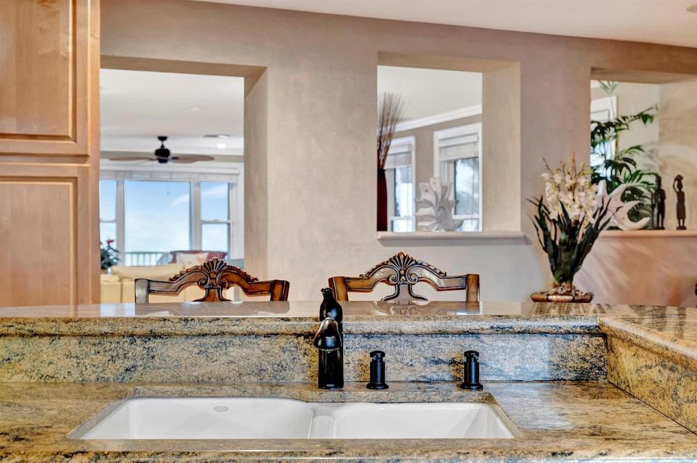 Stones Throw Beachfront Luxury Suites photo 36