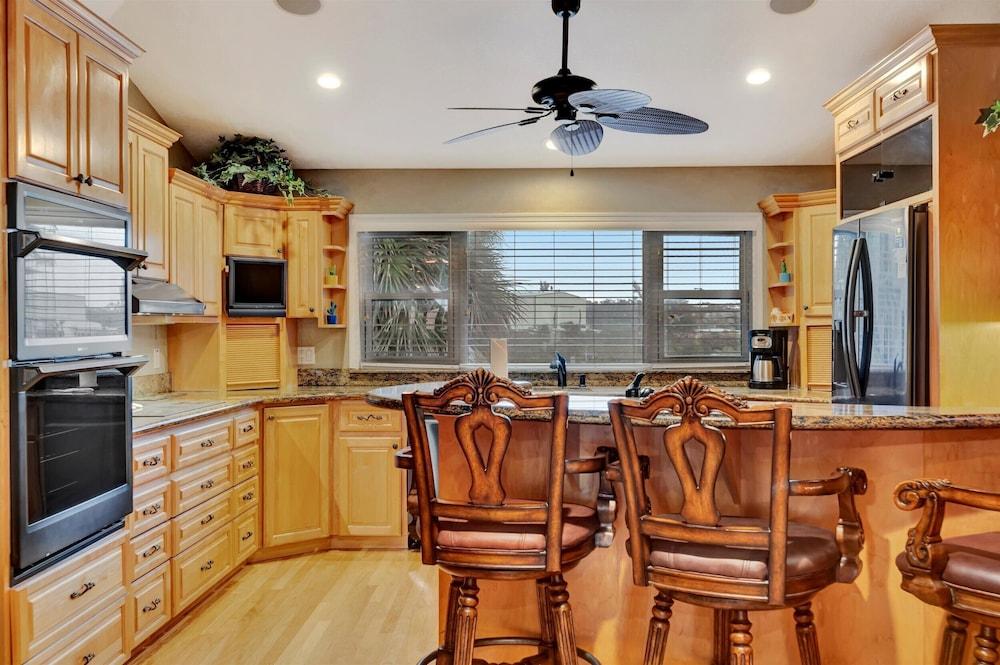 Stones Throw Beachfront Luxury Suites photo 38