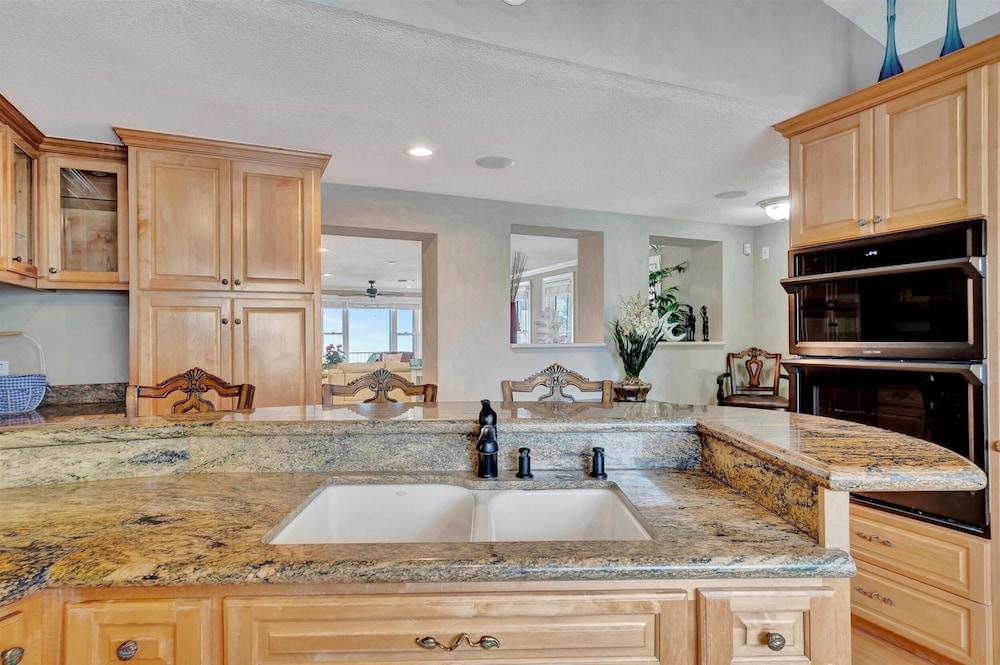 Stones Throw Beachfront Luxury Suites photo 45