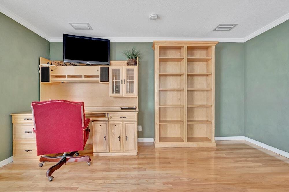 Stones Throw Beachfront Luxury Suites photo 21