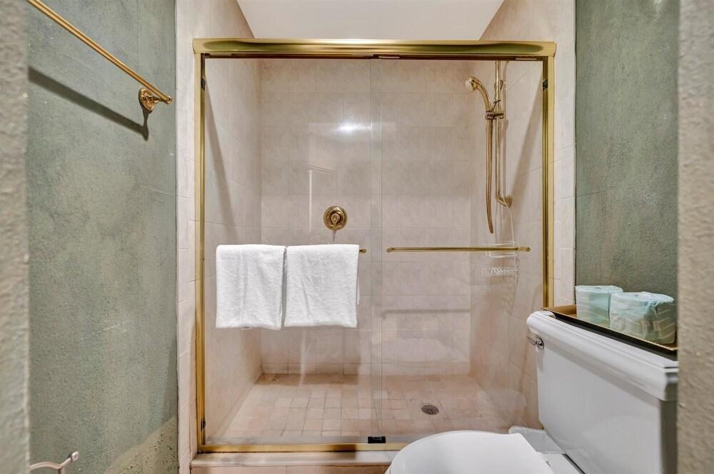 Stones Throw Beachfront Luxury Suites photo 30