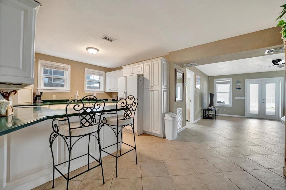 Stones Throw Beachfront Luxury Suites photo 26