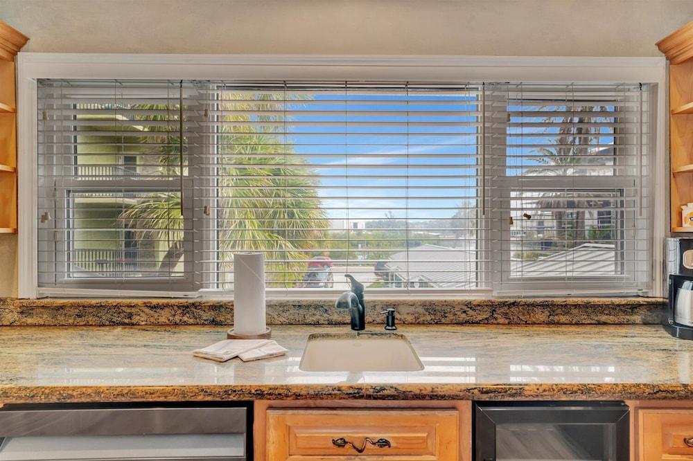 Stones Throw Beachfront Luxury Suites photo 41