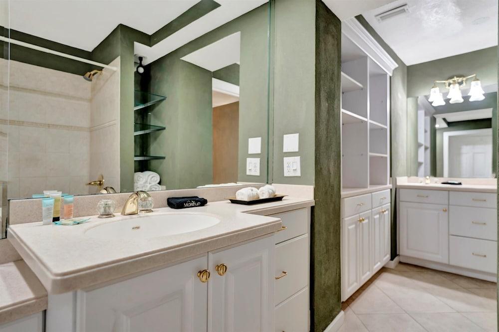 Stones Throw Beachfront Luxury Suites photo 31