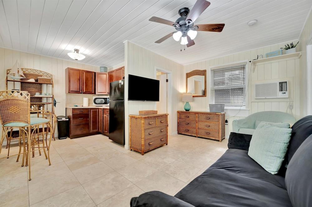 Stones Throw Beachfront Luxury Suites photo 22