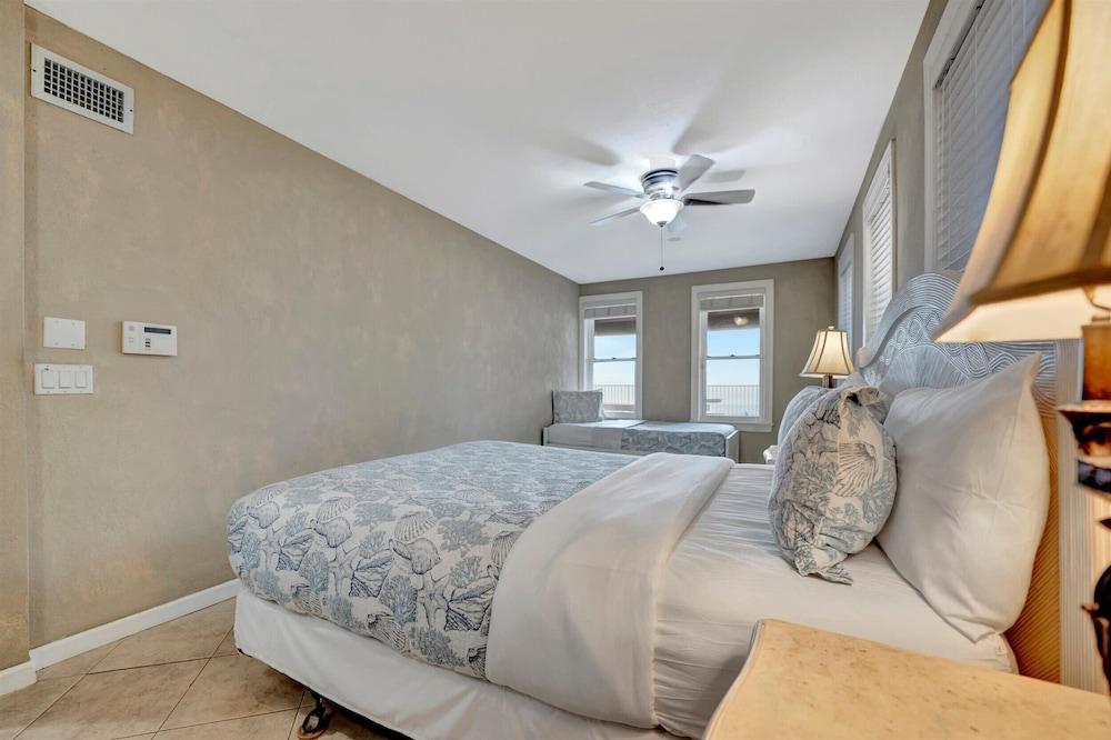 Stones Throw Beachfront Luxury Suites photo 13